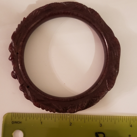 Stunning vintage carved Stone bangle - Picture 2 of 5